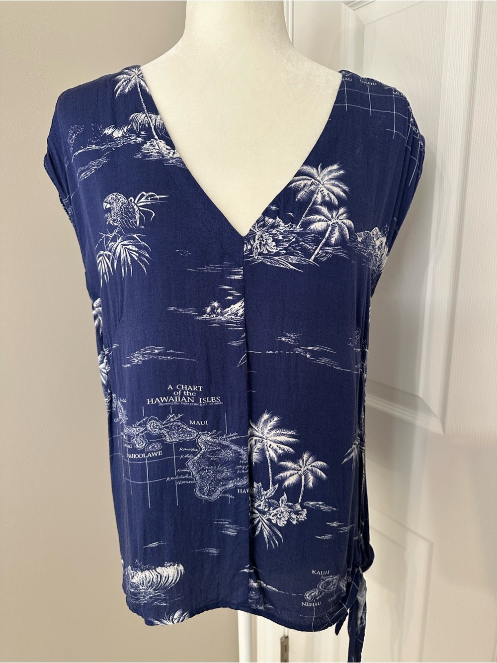 Anthropologie Navy and White Hawaiian V-Neck Top